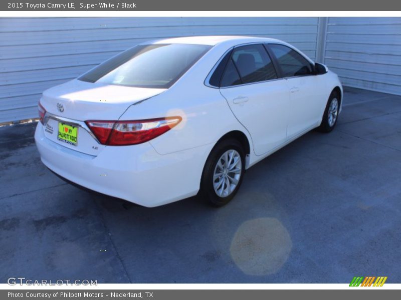 Super White / Black 2015 Toyota Camry LE