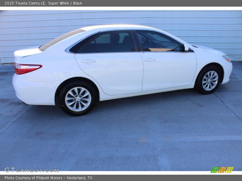 Super White / Black 2015 Toyota Camry LE