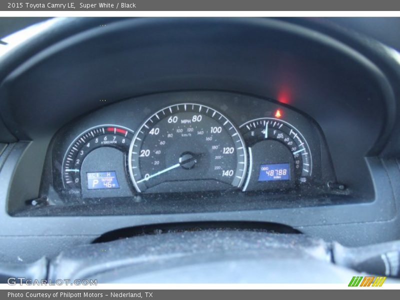 Super White / Black 2015 Toyota Camry LE