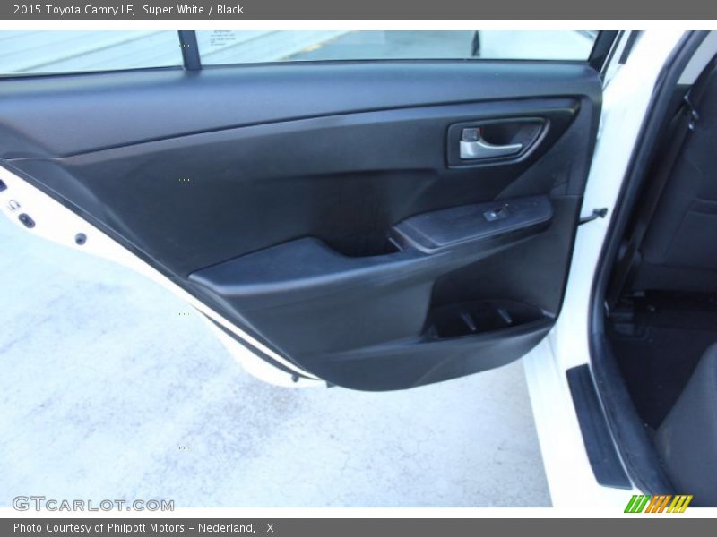 Super White / Black 2015 Toyota Camry LE