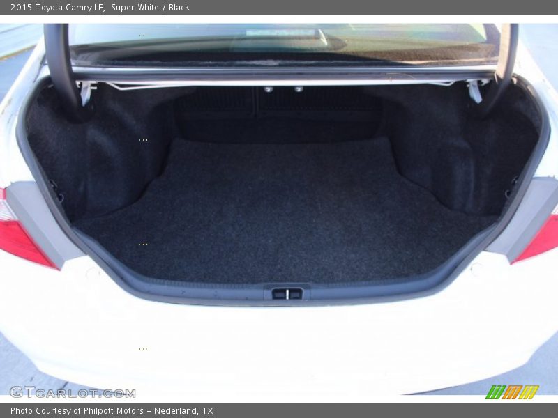 Super White / Black 2015 Toyota Camry LE