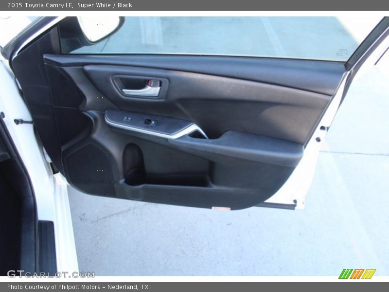 Super White / Black 2015 Toyota Camry LE