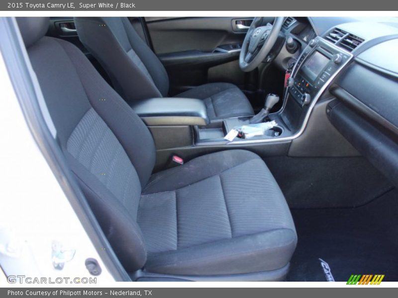 Super White / Black 2015 Toyota Camry LE