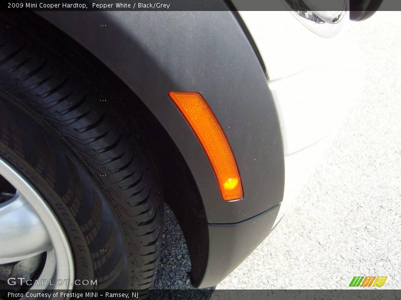 Pepper White / Black/Grey 2009 Mini Cooper Hardtop
