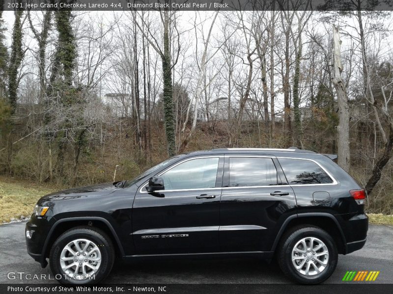 Diamond Black Crystal Pearl / Black 2021 Jeep Grand Cherokee Laredo 4x4