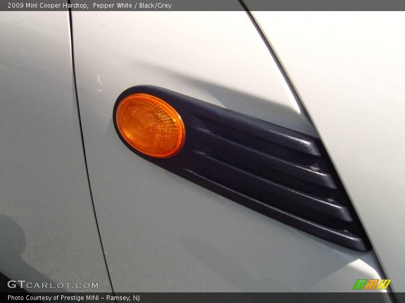 Pepper White / Black/Grey 2009 Mini Cooper Hardtop