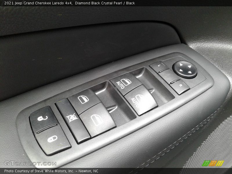 Diamond Black Crystal Pearl / Black 2021 Jeep Grand Cherokee Laredo 4x4
