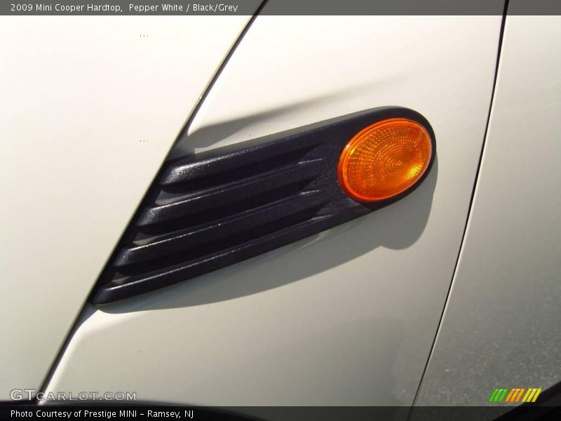 Pepper White / Black/Grey 2009 Mini Cooper Hardtop