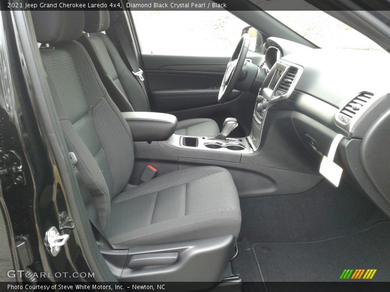 Diamond Black Crystal Pearl / Black 2021 Jeep Grand Cherokee Laredo 4x4