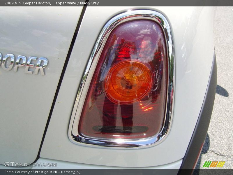 Pepper White / Black/Grey 2009 Mini Cooper Hardtop