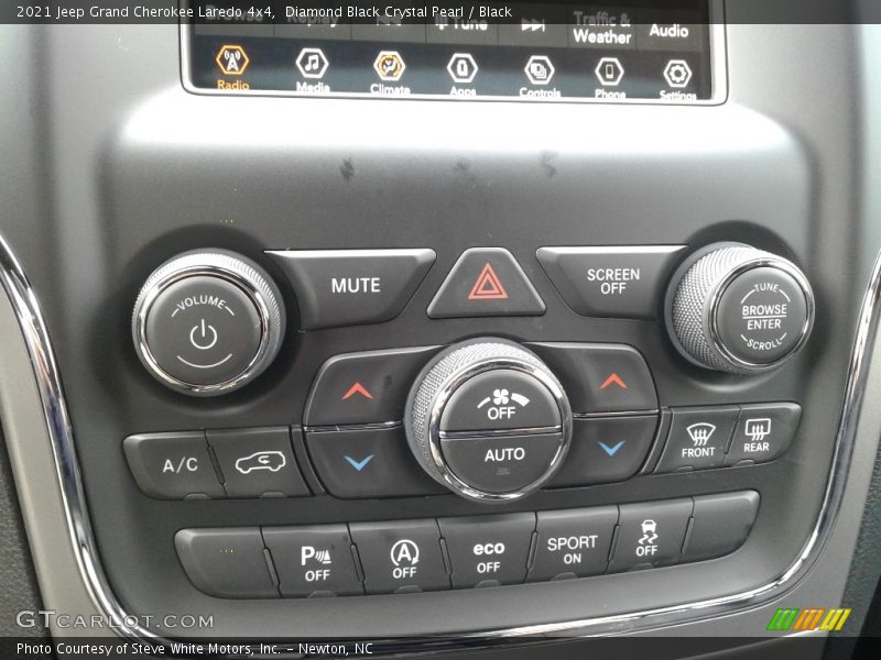 Diamond Black Crystal Pearl / Black 2021 Jeep Grand Cherokee Laredo 4x4