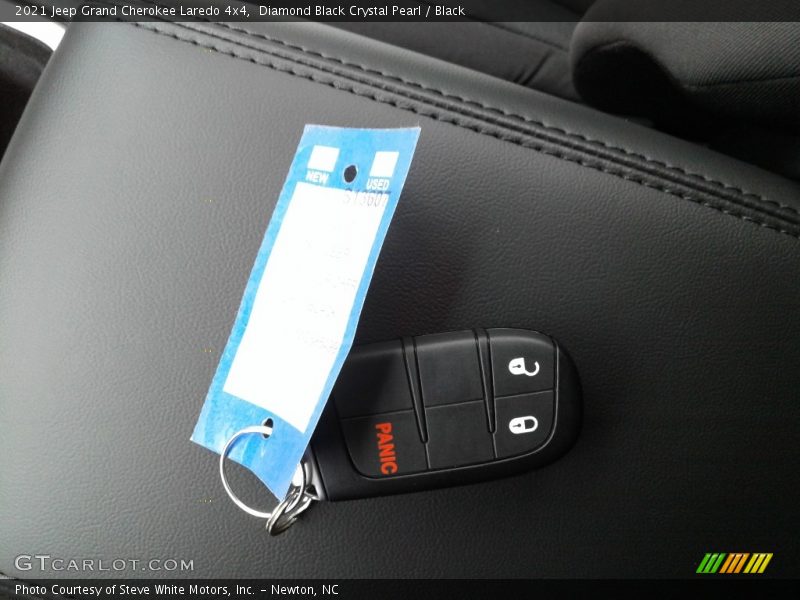 Diamond Black Crystal Pearl / Black 2021 Jeep Grand Cherokee Laredo 4x4