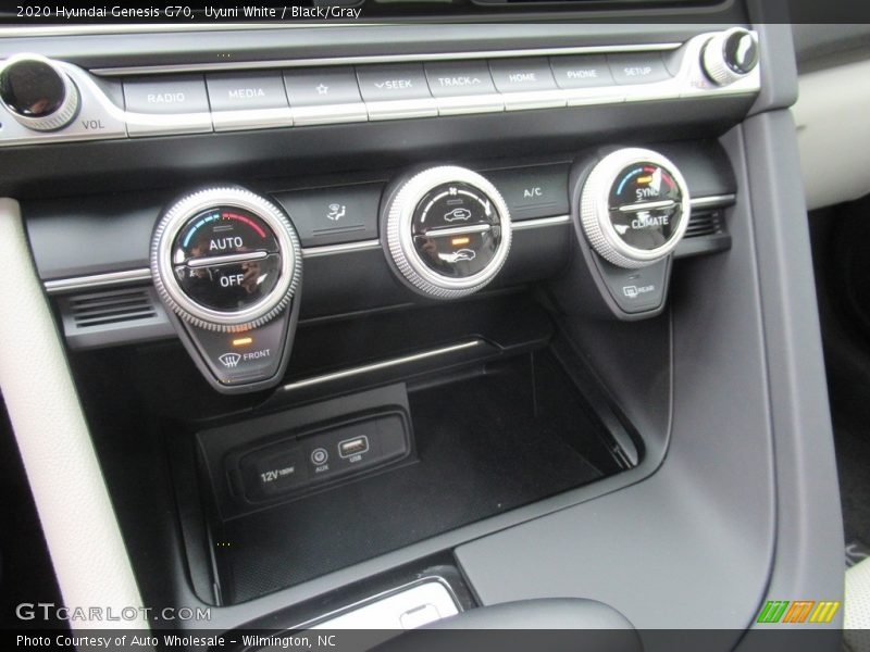 Uyuni White / Black/Gray 2020 Hyundai Genesis G70