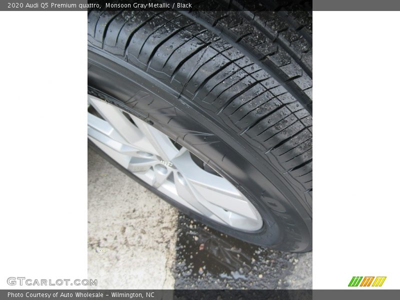 Monsoon Gray Metallic / Black 2020 Audi Q5 Premium quattro