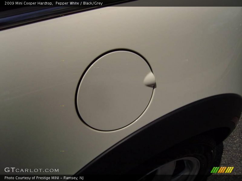 Pepper White / Black/Grey 2009 Mini Cooper Hardtop