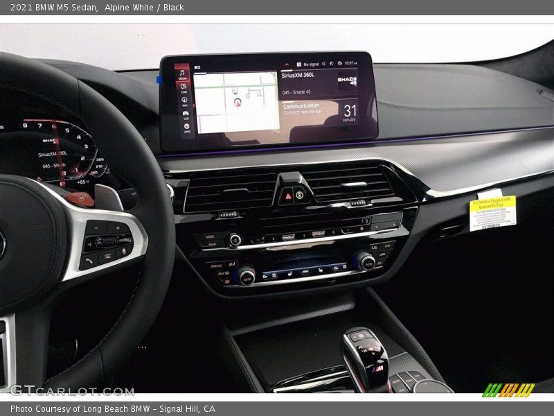 Controls of 2021 M5 Sedan