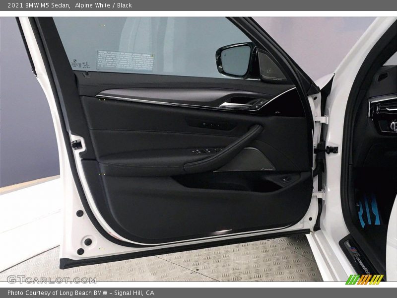 Door Panel of 2021 M5 Sedan