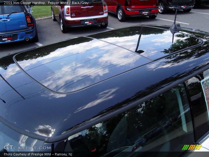 Pepper White / Black/Grey 2009 Mini Cooper Hardtop