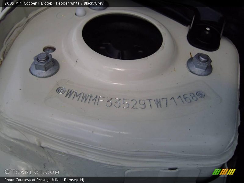Pepper White / Black/Grey 2009 Mini Cooper Hardtop
