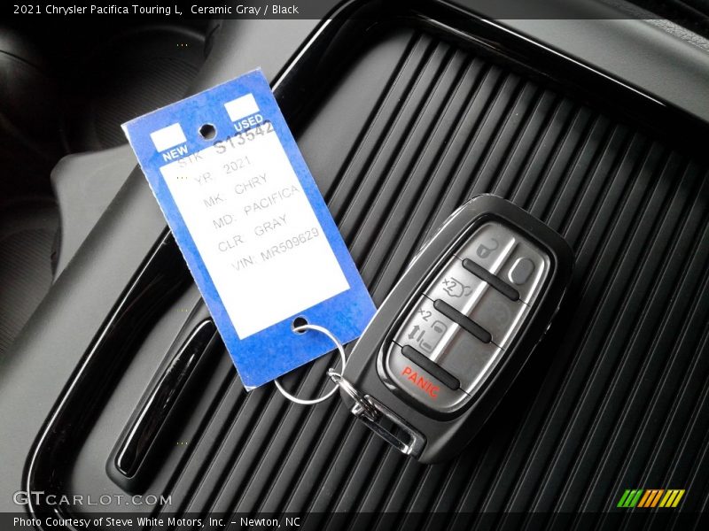 Ceramic Gray / Black 2021 Chrysler Pacifica Touring L