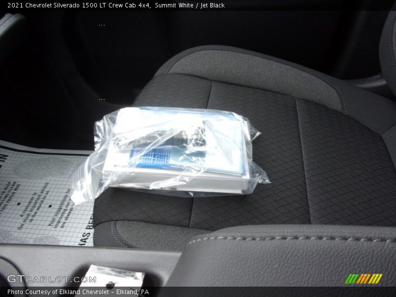 Summit White / Jet Black 2021 Chevrolet Silverado 1500 LT Crew Cab 4x4