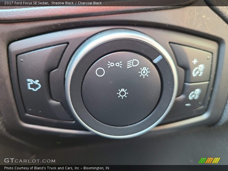 Shadow Black / Charcoal Black 2017 Ford Focus SE Sedan