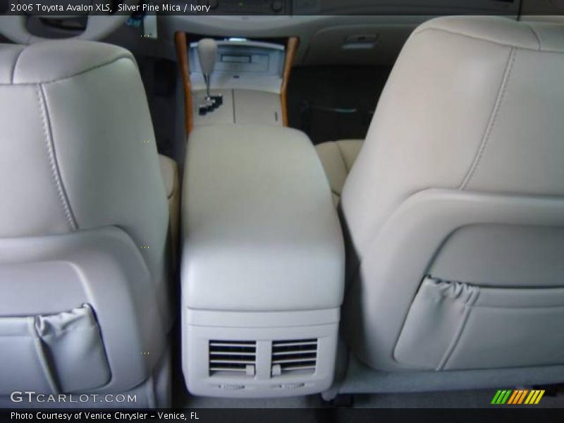 Silver Pine Mica / Ivory 2006 Toyota Avalon XLS