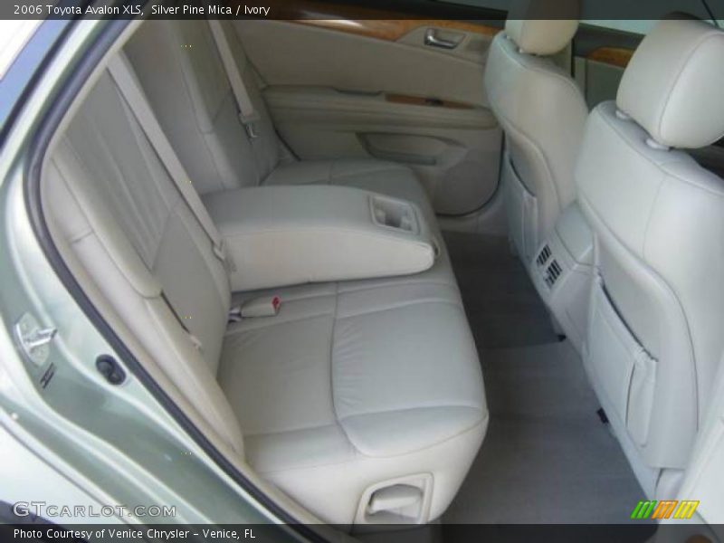 Silver Pine Mica / Ivory 2006 Toyota Avalon XLS