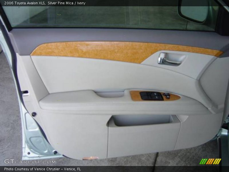 Silver Pine Mica / Ivory 2006 Toyota Avalon XLS