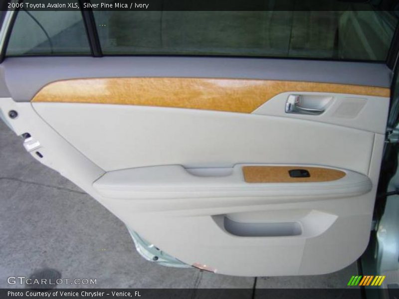 Silver Pine Mica / Ivory 2006 Toyota Avalon XLS
