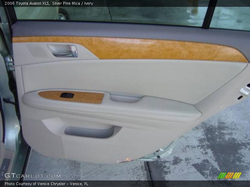Silver Pine Mica / Ivory 2006 Toyota Avalon XLS