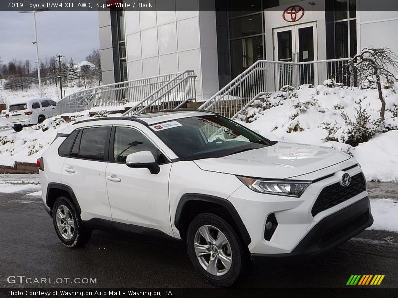 Super White / Black 2019 Toyota RAV4 XLE AWD