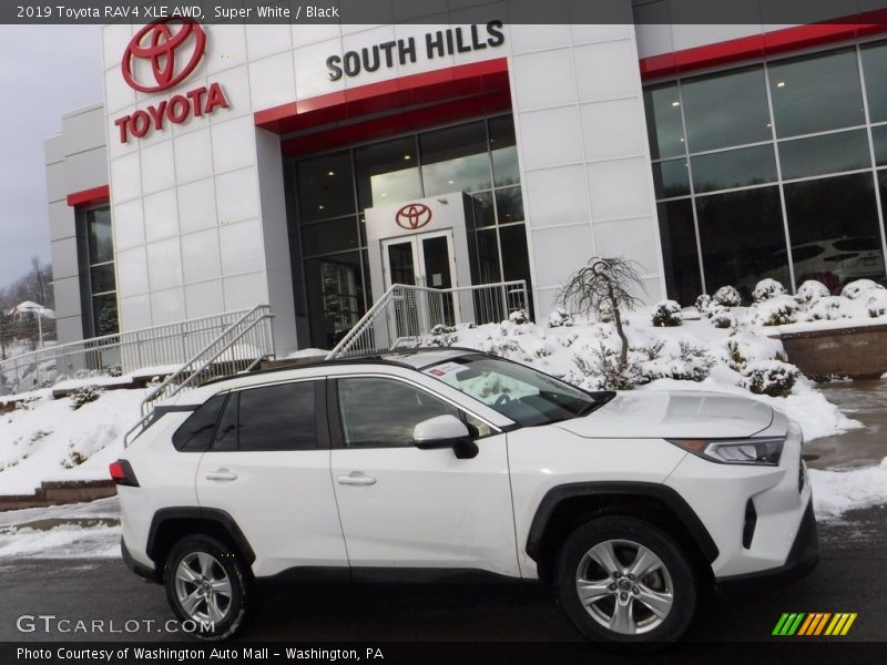 Super White / Black 2019 Toyota RAV4 XLE AWD