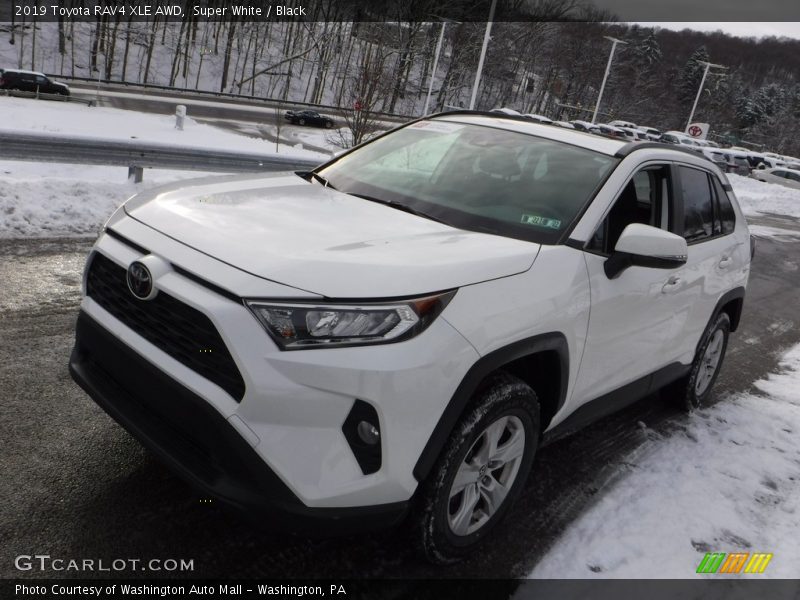 Super White / Black 2019 Toyota RAV4 XLE AWD