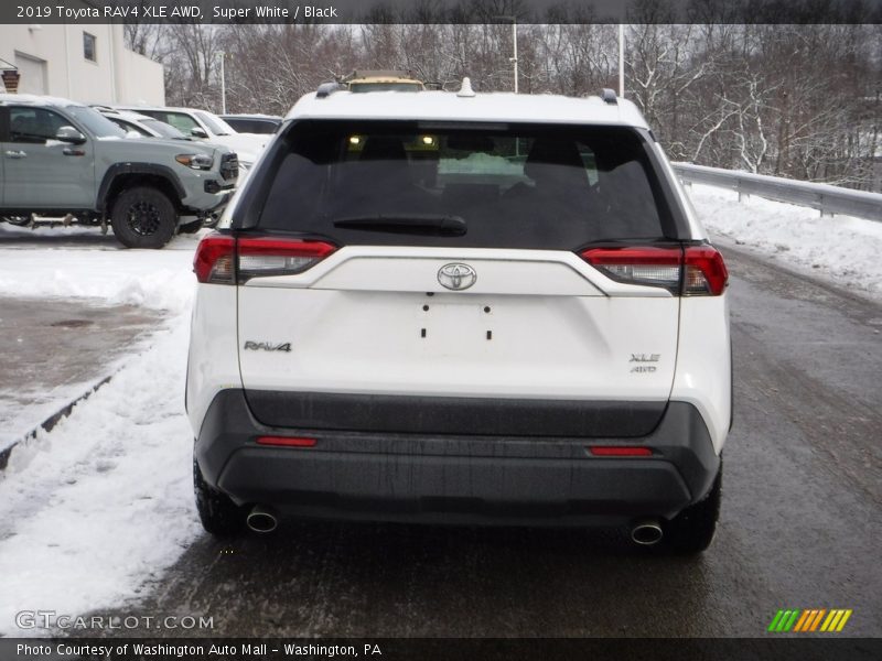 Super White / Black 2019 Toyota RAV4 XLE AWD