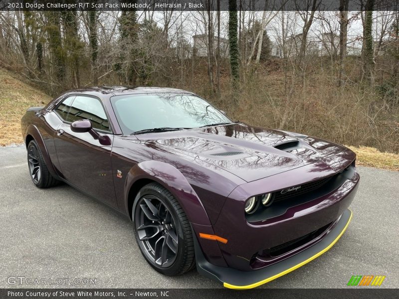Front 3/4 View of 2021 Challenger R/T Scat Pack Widebody
