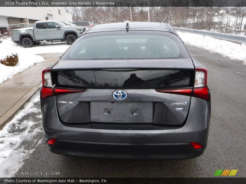 Magnetic Grey Metallic / Moonstone 2019 Toyota Prius L Eco