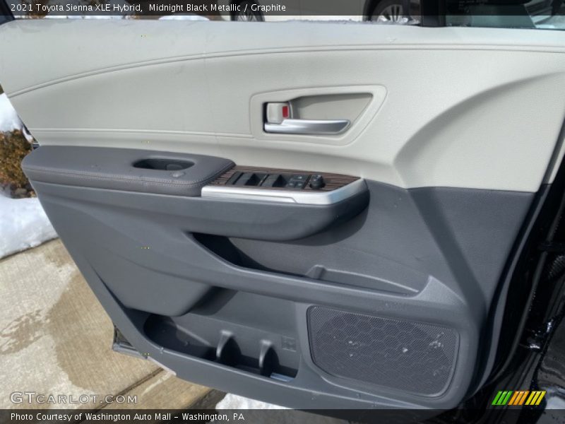 Midnight Black Metallic / Graphite 2021 Toyota Sienna XLE Hybrid