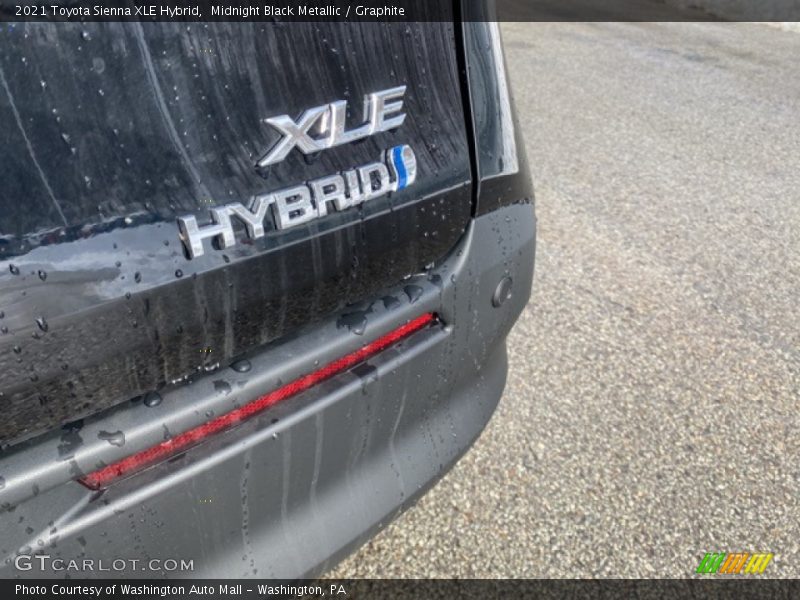 Midnight Black Metallic / Graphite 2021 Toyota Sienna XLE Hybrid