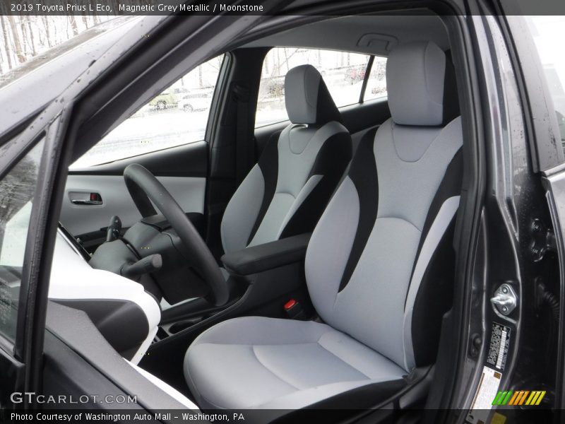 Magnetic Grey Metallic / Moonstone 2019 Toyota Prius L Eco