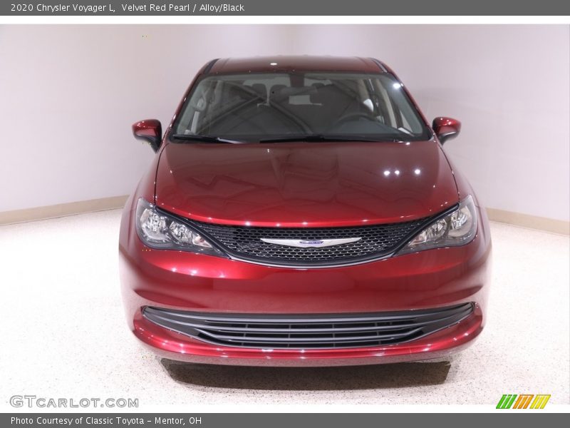 Velvet Red Pearl / Alloy/Black 2020 Chrysler Voyager L