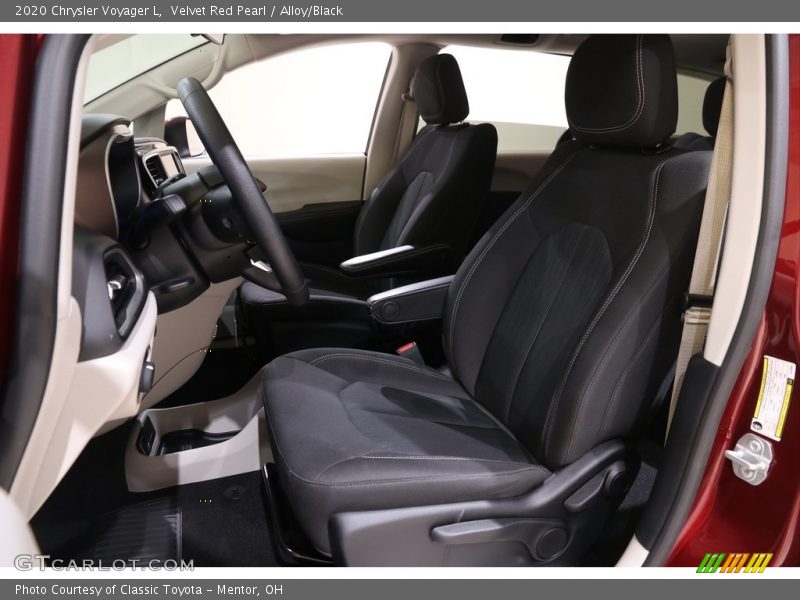 Velvet Red Pearl / Alloy/Black 2020 Chrysler Voyager L