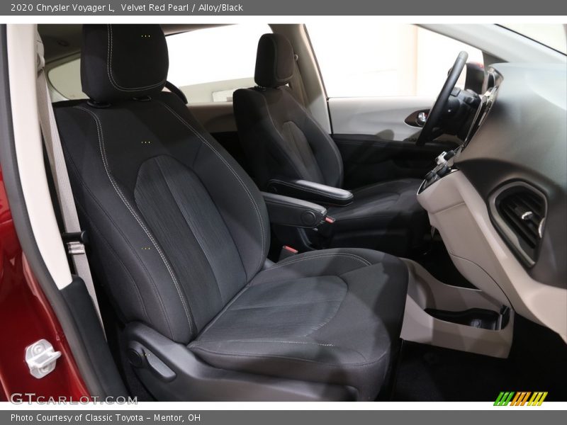 Velvet Red Pearl / Alloy/Black 2020 Chrysler Voyager L
