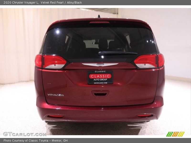 Velvet Red Pearl / Alloy/Black 2020 Chrysler Voyager L