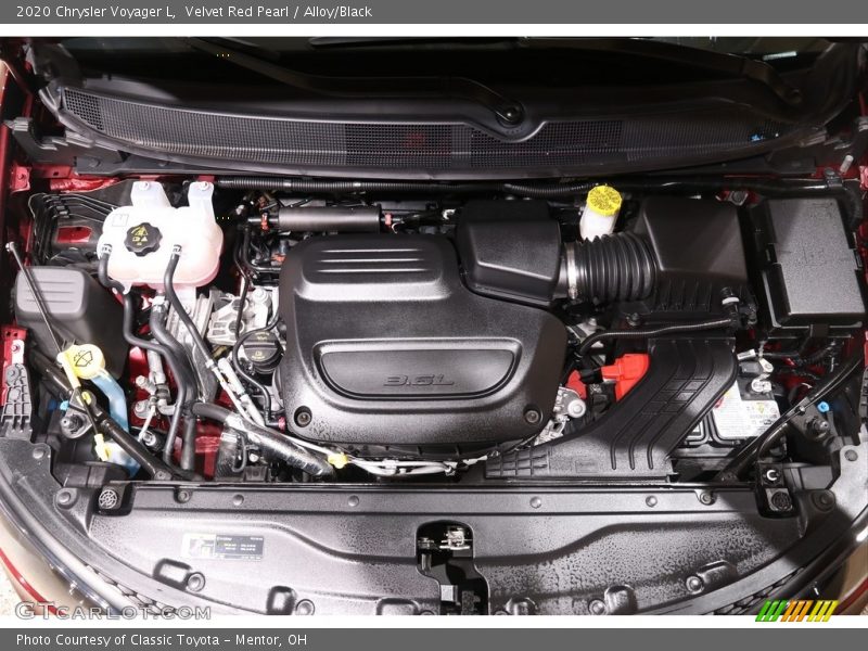 Velvet Red Pearl / Alloy/Black 2020 Chrysler Voyager L