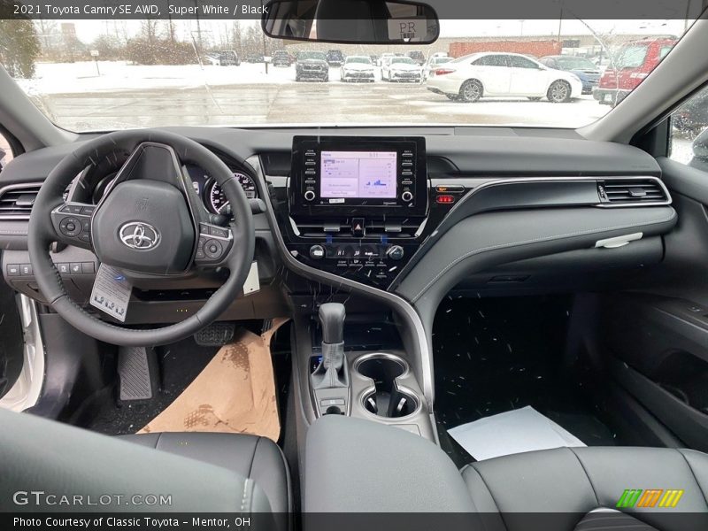 Super White / Black 2021 Toyota Camry SE AWD