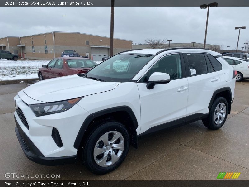 Front 3/4 View of 2021 RAV4 LE AWD