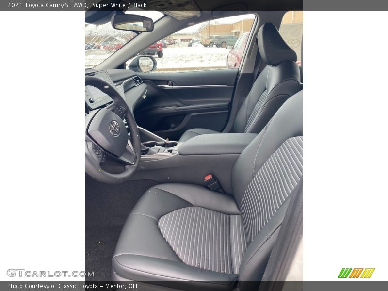 Super White / Black 2021 Toyota Camry SE AWD