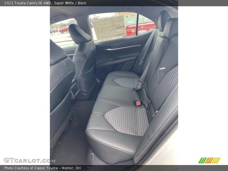 Super White / Black 2021 Toyota Camry SE AWD
