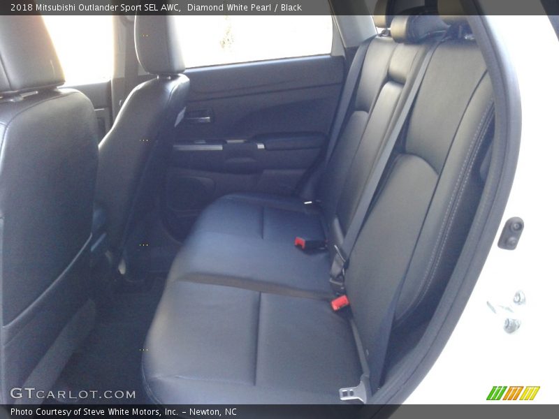 Diamond White Pearl / Black 2018 Mitsubishi Outlander Sport SEL AWC